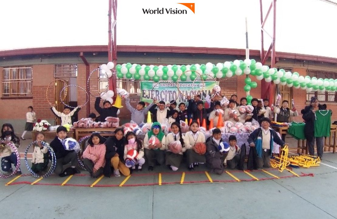 체육활동을 위해 모인 아이들의 단체사진